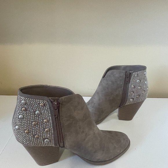 GBG Faux Suede Studded Western Inspired Taupe Fashion Bootie In 7.5 Medium - Picture 2 of 9